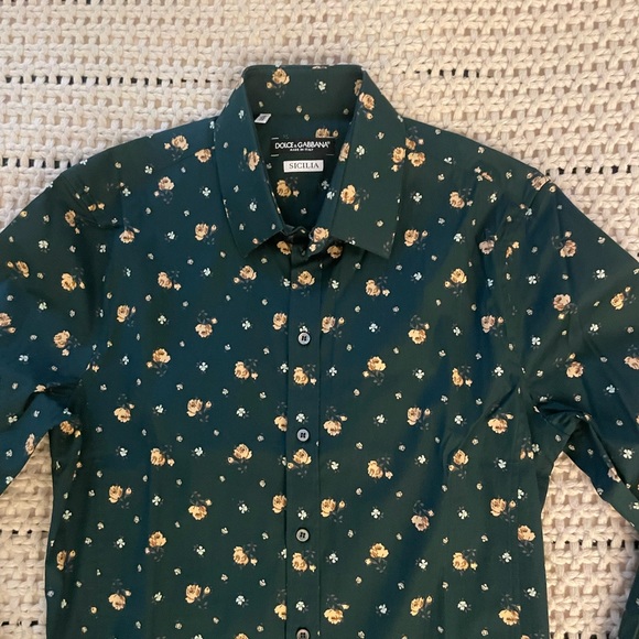 Dolce & Gabbana new (no tags) slim fit dress shirt. Size Small (15 / 38) - Picture 2 of 6